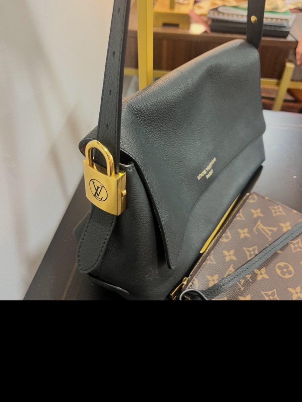 Louis Vuitton Low Key Messenger flap Bag gorgeous! - Picture 9 of 16